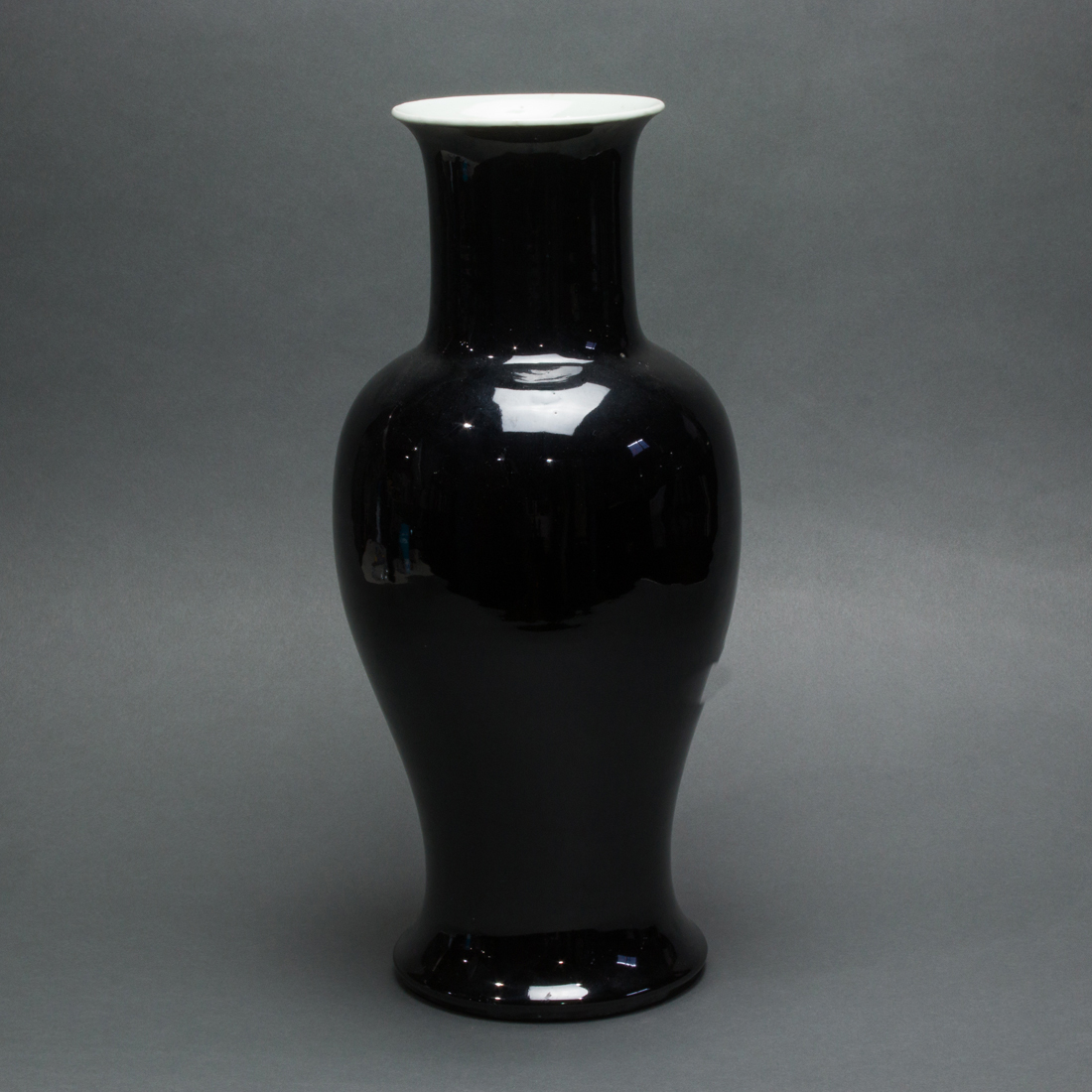 CHINESE MIRROR BLACK GLAZED VASE 3a1197