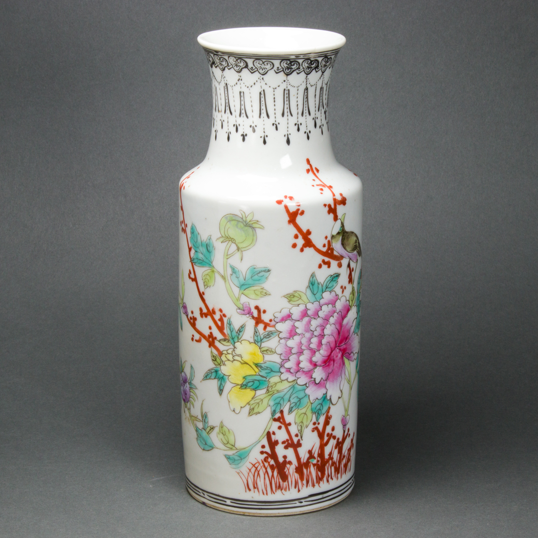 CHINESE FAMILLE ROSE VASES Chinese 3a1199