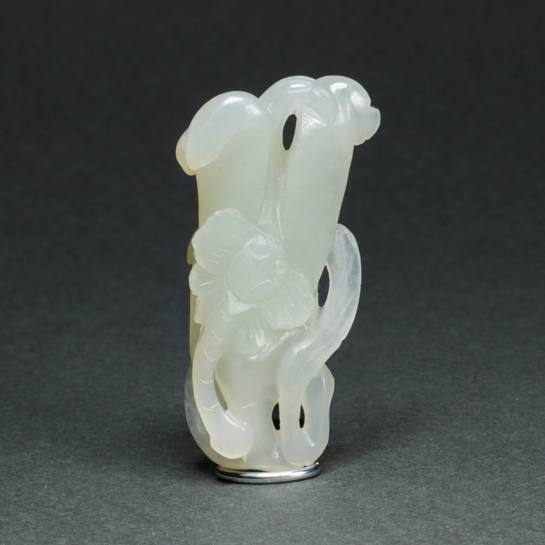 CHINESE WHITE JADE FLORAL TOGGLE 3a122c