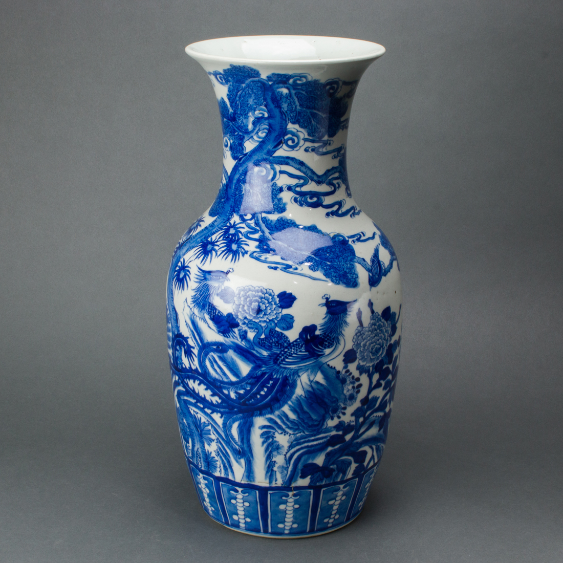 CHINESE UNDERGLAZE BLUE VASE Chinese 3a1243