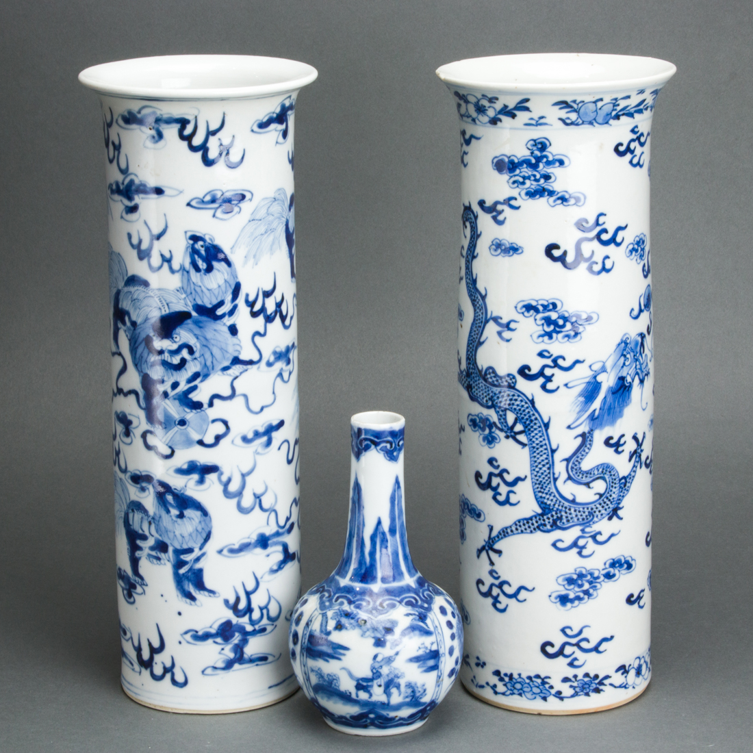 THREE CHINESE UNDERGLAZE BLUE VASES 3a1539