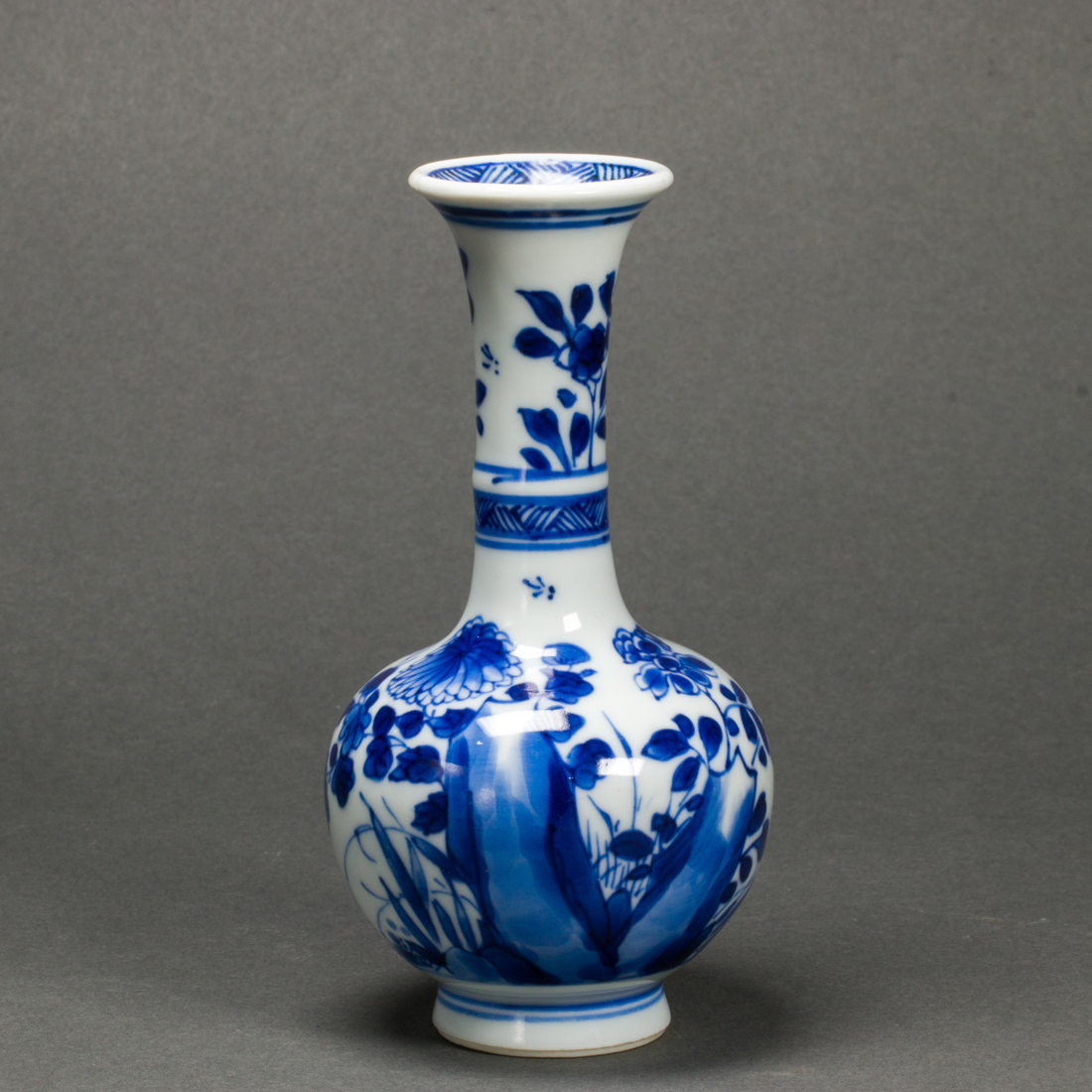 CHINESE UNDERGLAZE BLUE BOTTLE