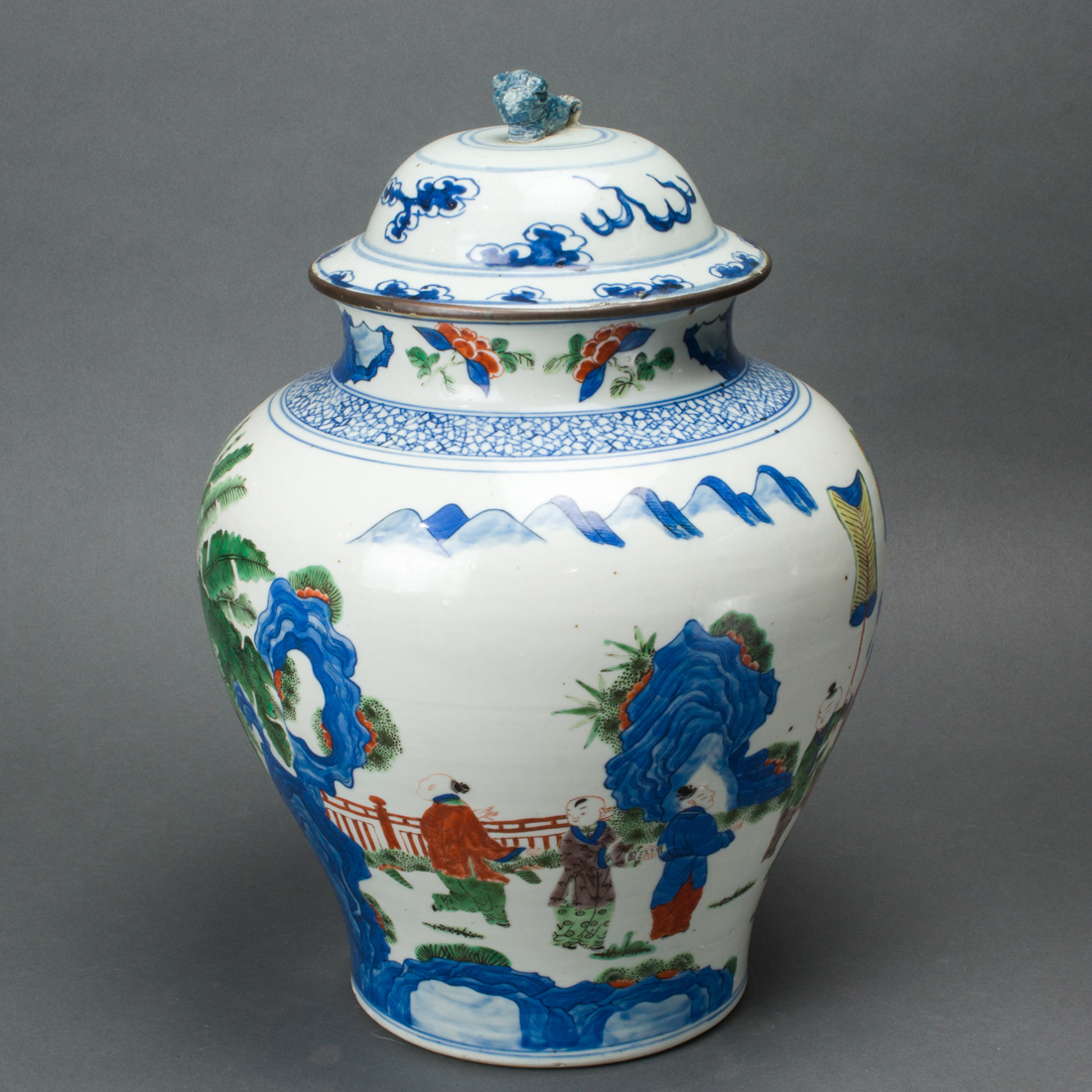 CHINESE WUCAI COVERED JAR Chinese 3a1594