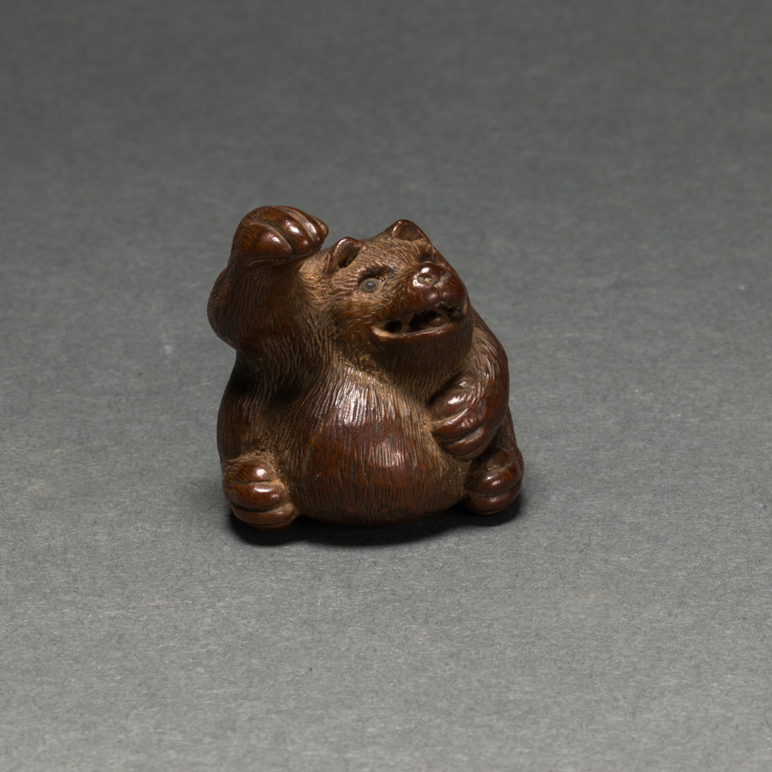 JAPANESE WOOD NETSUKE OF A BADGER 3a160b