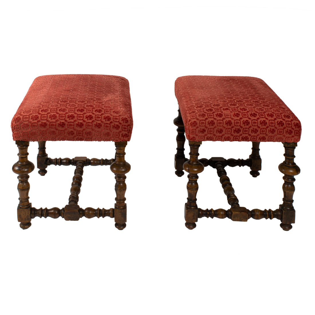 A PAIR OF CONTINENTAL OTTOMANS 3a16a2