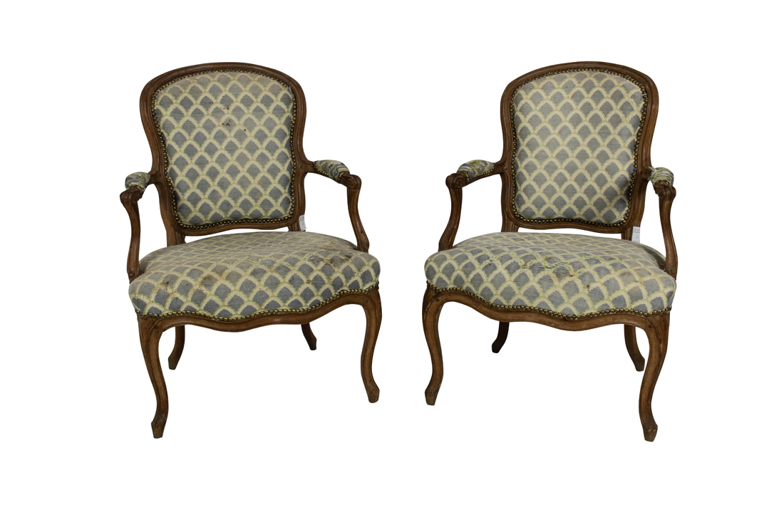A PAIR OF LOUIS XV STYLE UPHOLSTERED 3a16cf