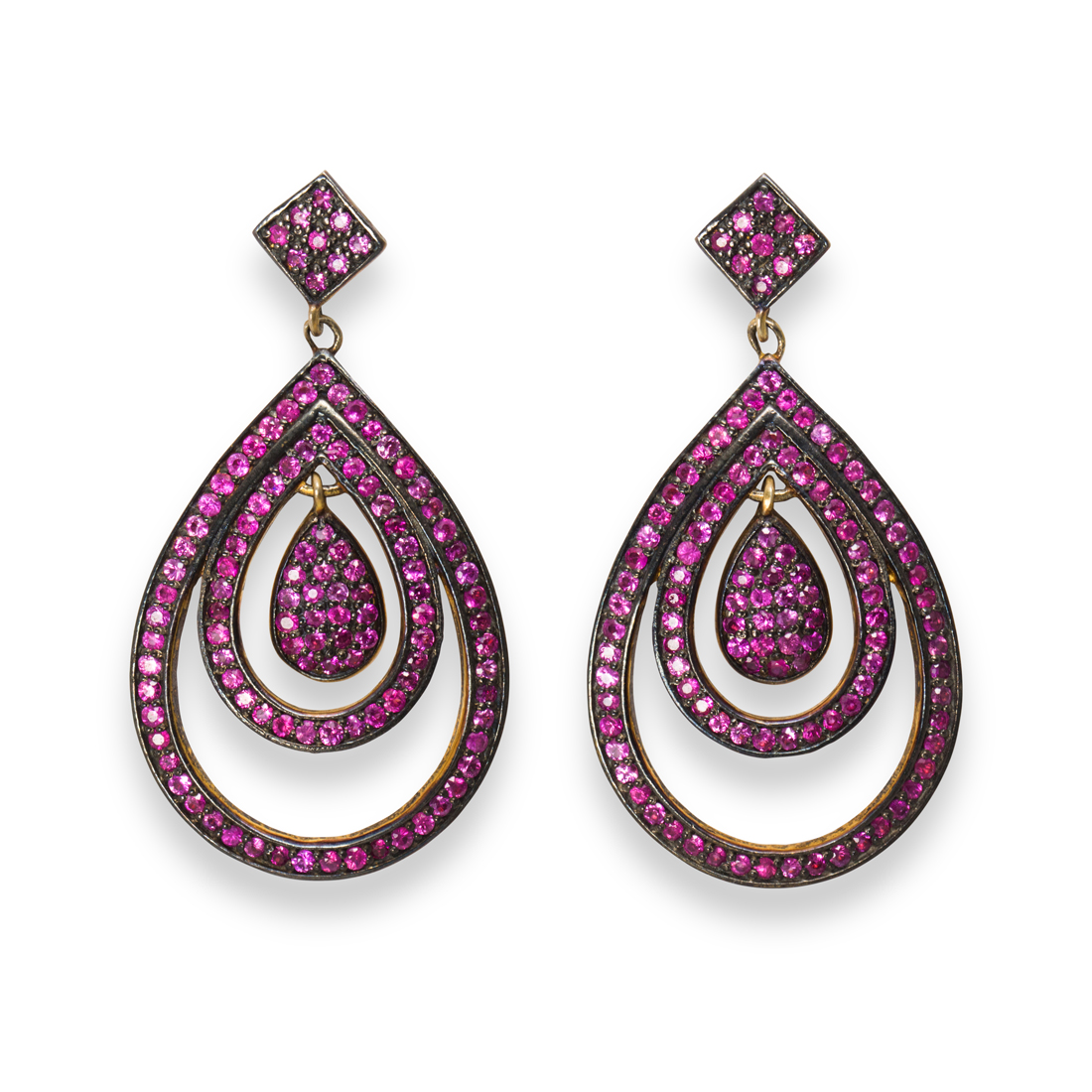 A PAIR OF RUBY EARRINGS A pair