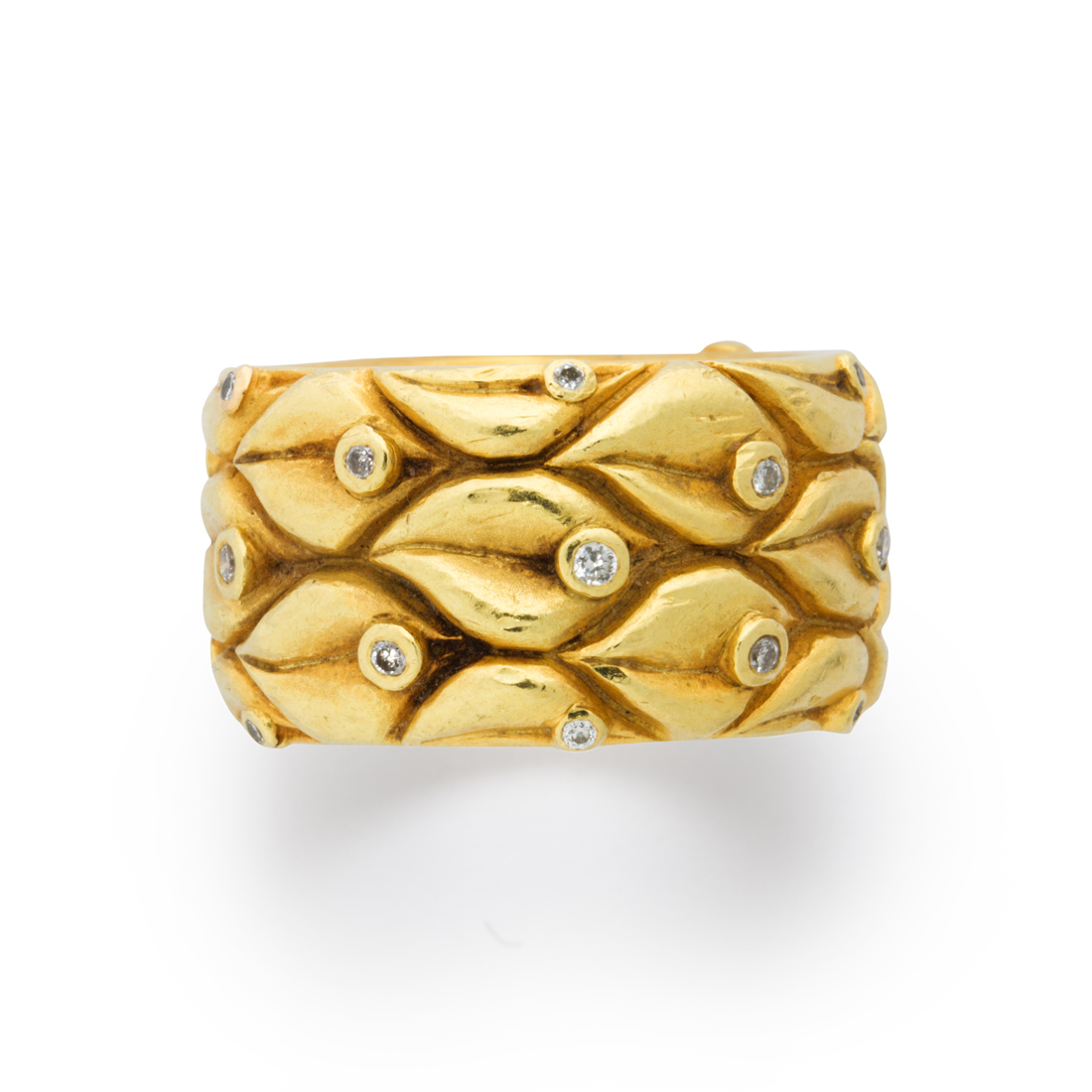 A DIAMOND AND EIGHTEEN KARAT GOLD 3a18d6