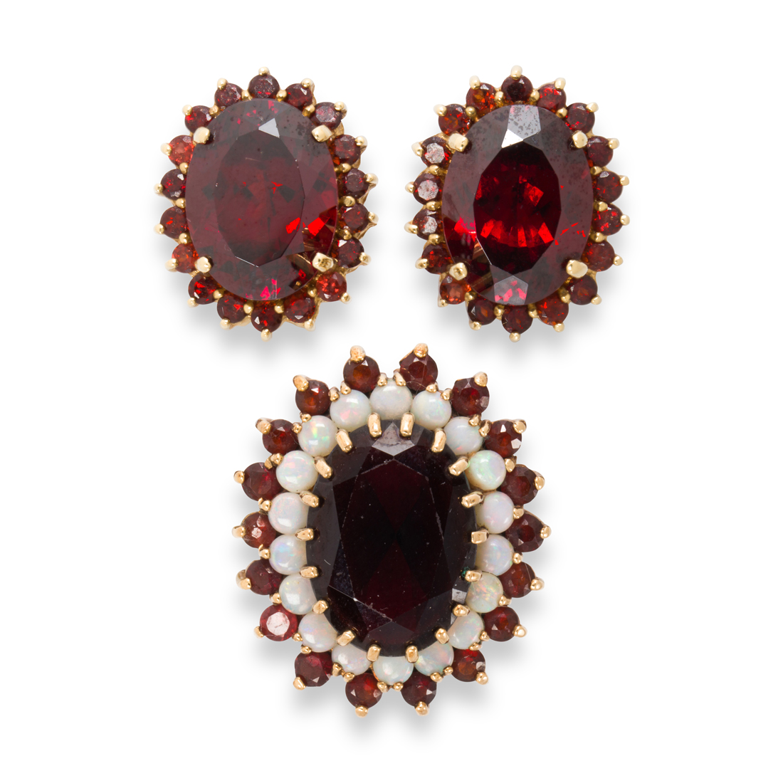 A GROUP GARNET AND GOLD JEWELRY