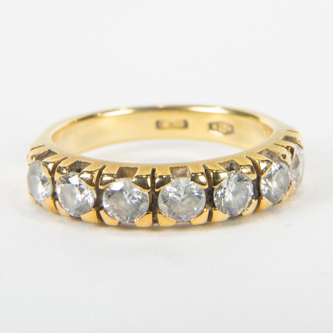 18K GOLD RING MOUNTED WITH 7 CZ