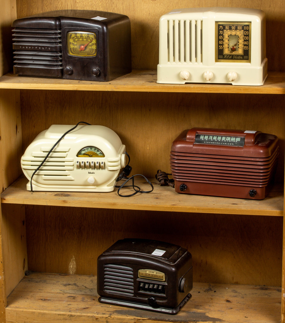  LOT OF 5 VINTAGE AMERICAN RADIOS 3a1a6c