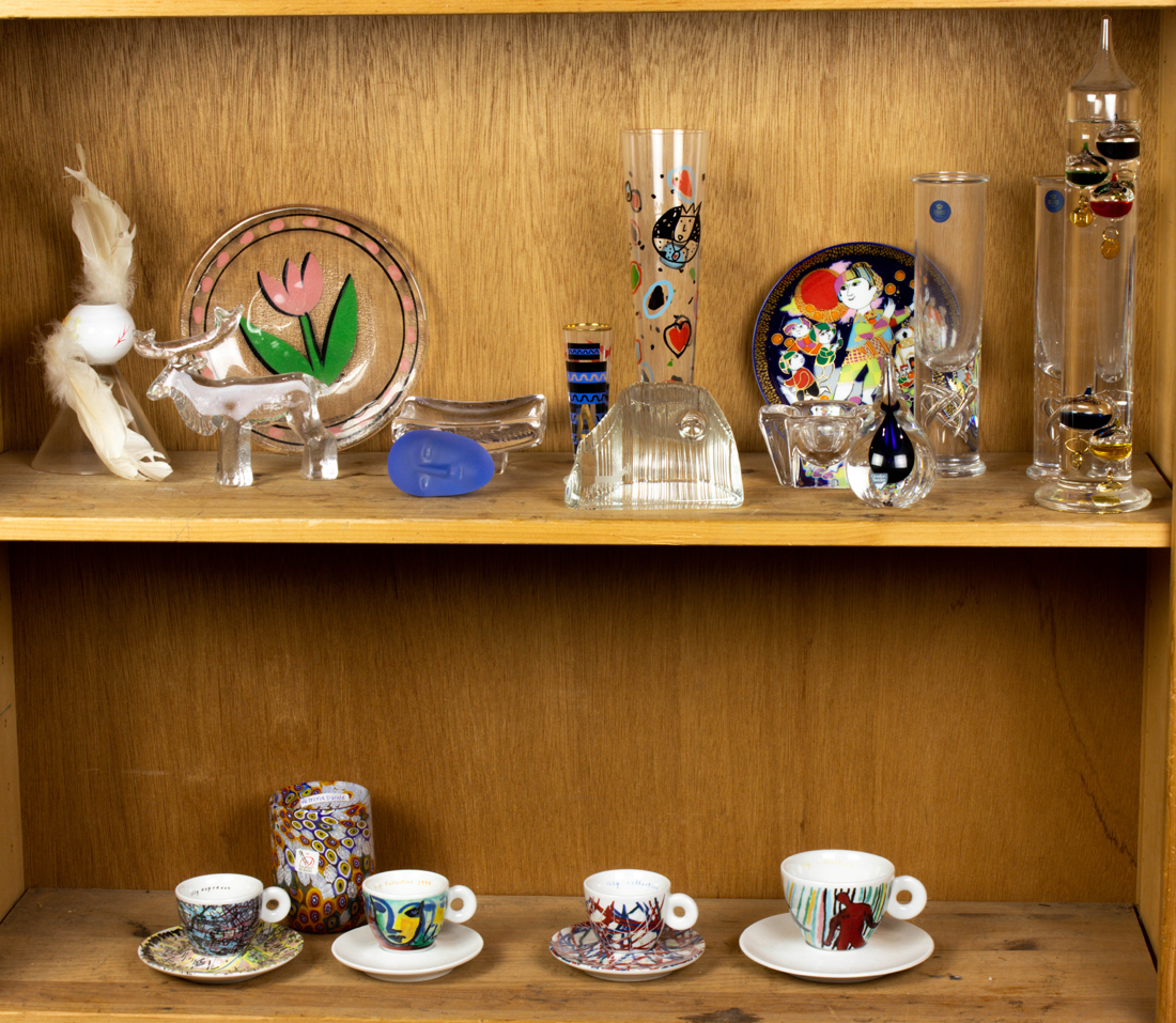 TWO SHELVES OF MODERN GLASS AND CERAMICS