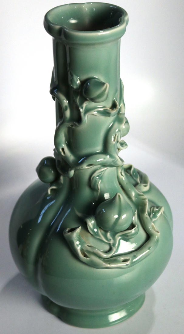 CHINESE CELADON GLAZED BOTTLE VASE