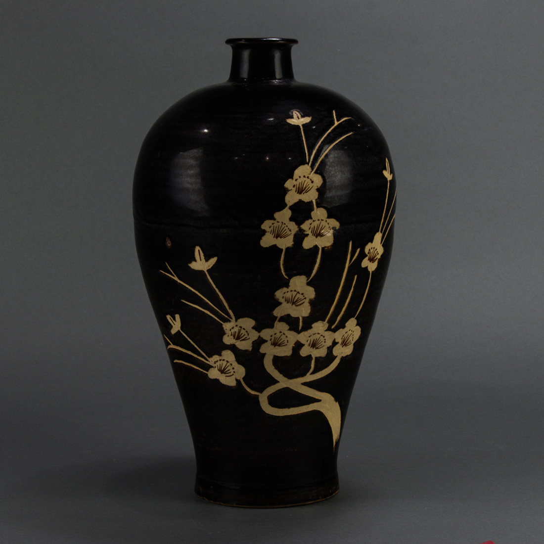 JIZHOU TYPE 'PRUNUS' MEIPING VASE