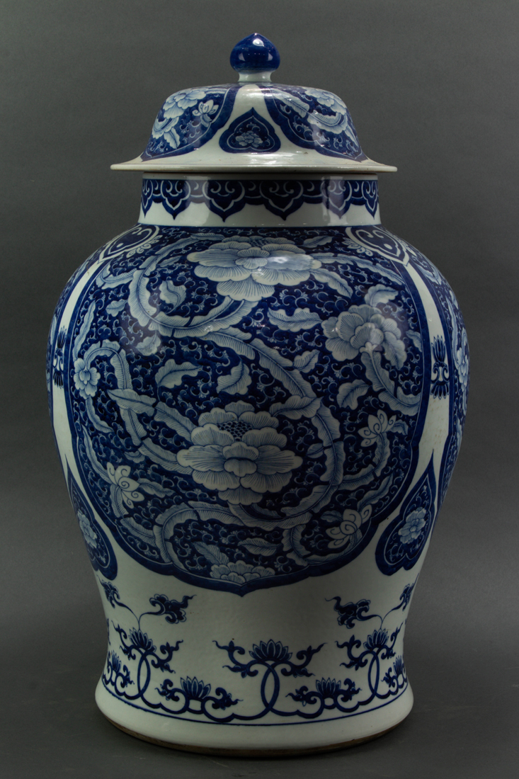 LARGE NDERGLAZE BLUE JAR AND COVER