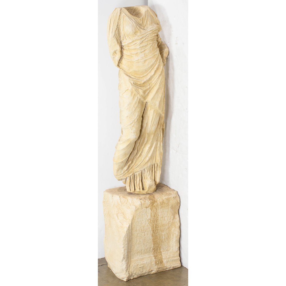 ROMAN STYLE SCULPTURE OF A MAIDEN 3a1d6e