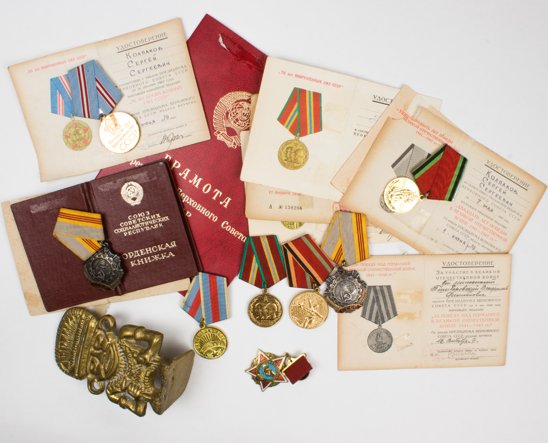 GROUP OF RUSSIAN AND OTHER MEDALS Group