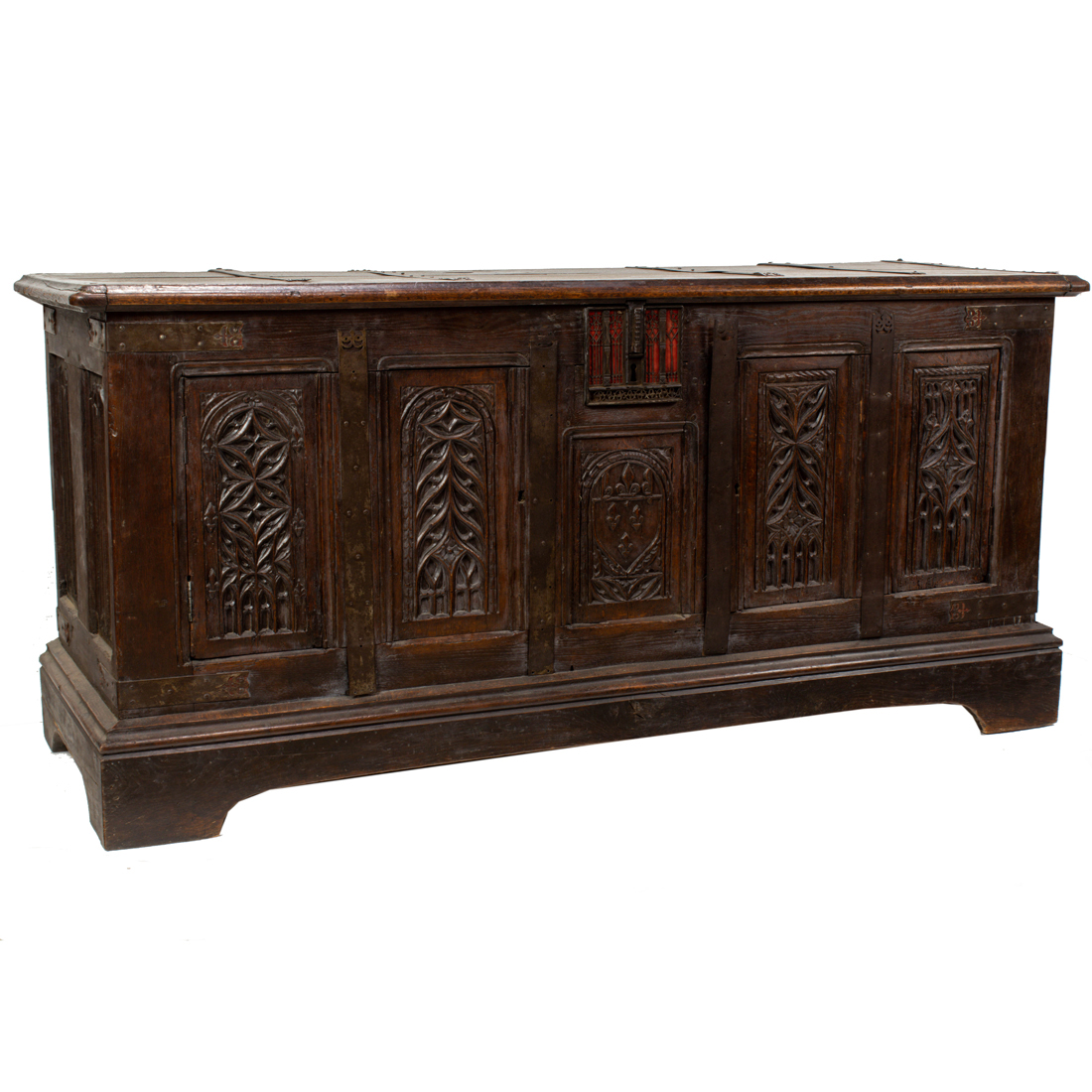 A FRENCH GOTHIC CARVED OAK CHEST  3a1ee5