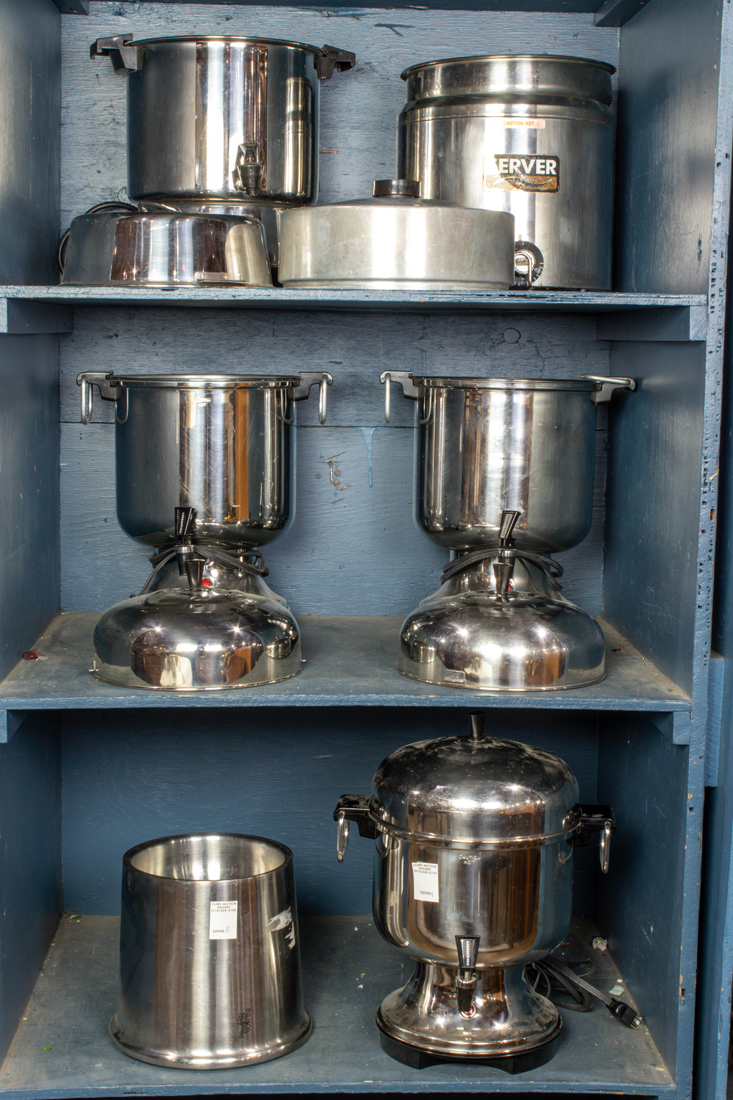 THREE SHELVES OF CATERING ACCESSORIES 3a1efd