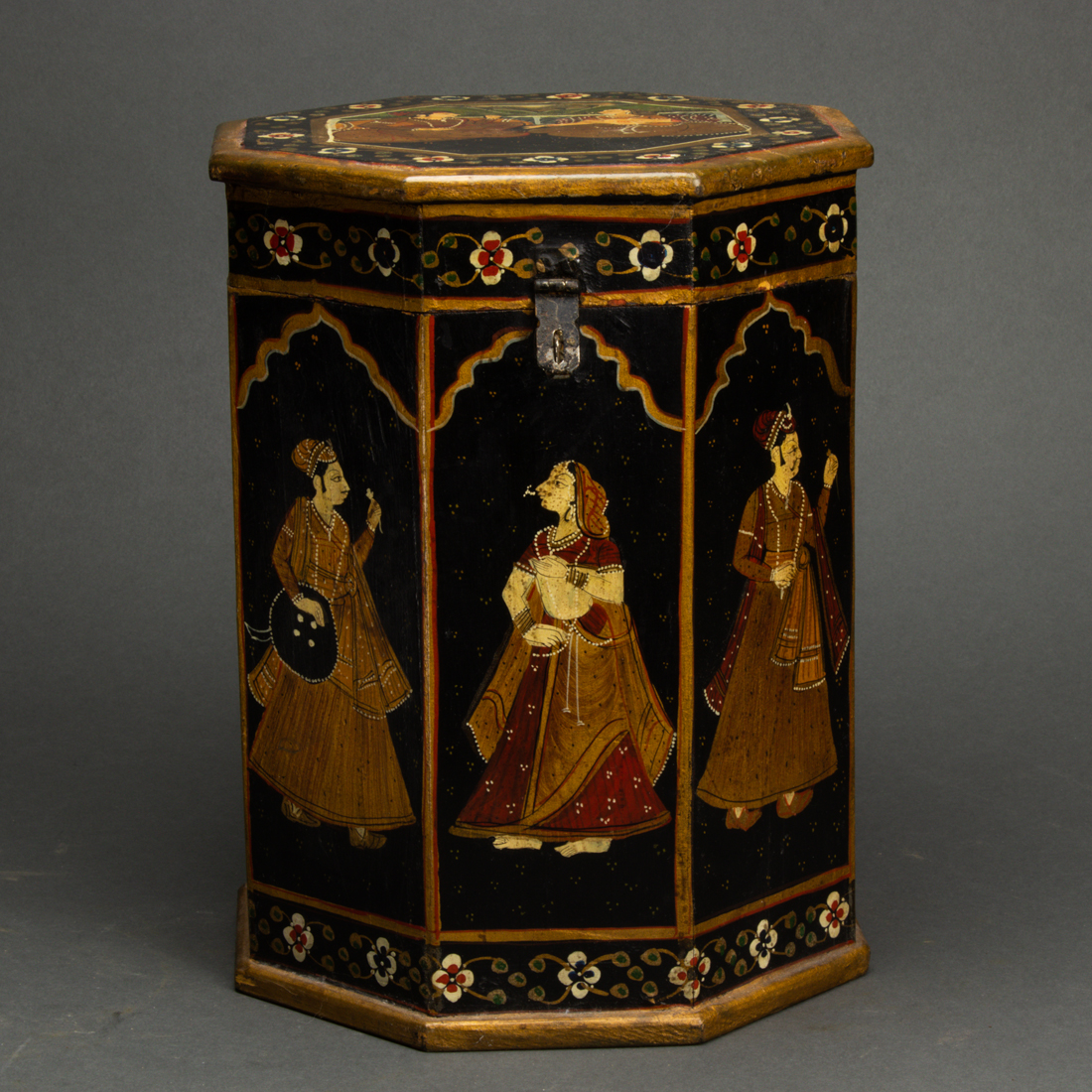 SOUTH ASIAN OCTAGONAL BOX WITH 3a1f3a