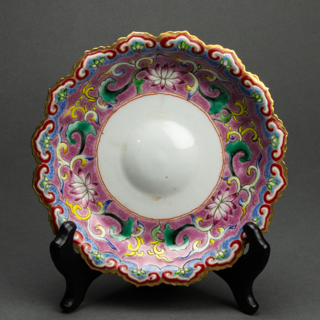 CHINESE FAMILLE ROSE DISH Chinese