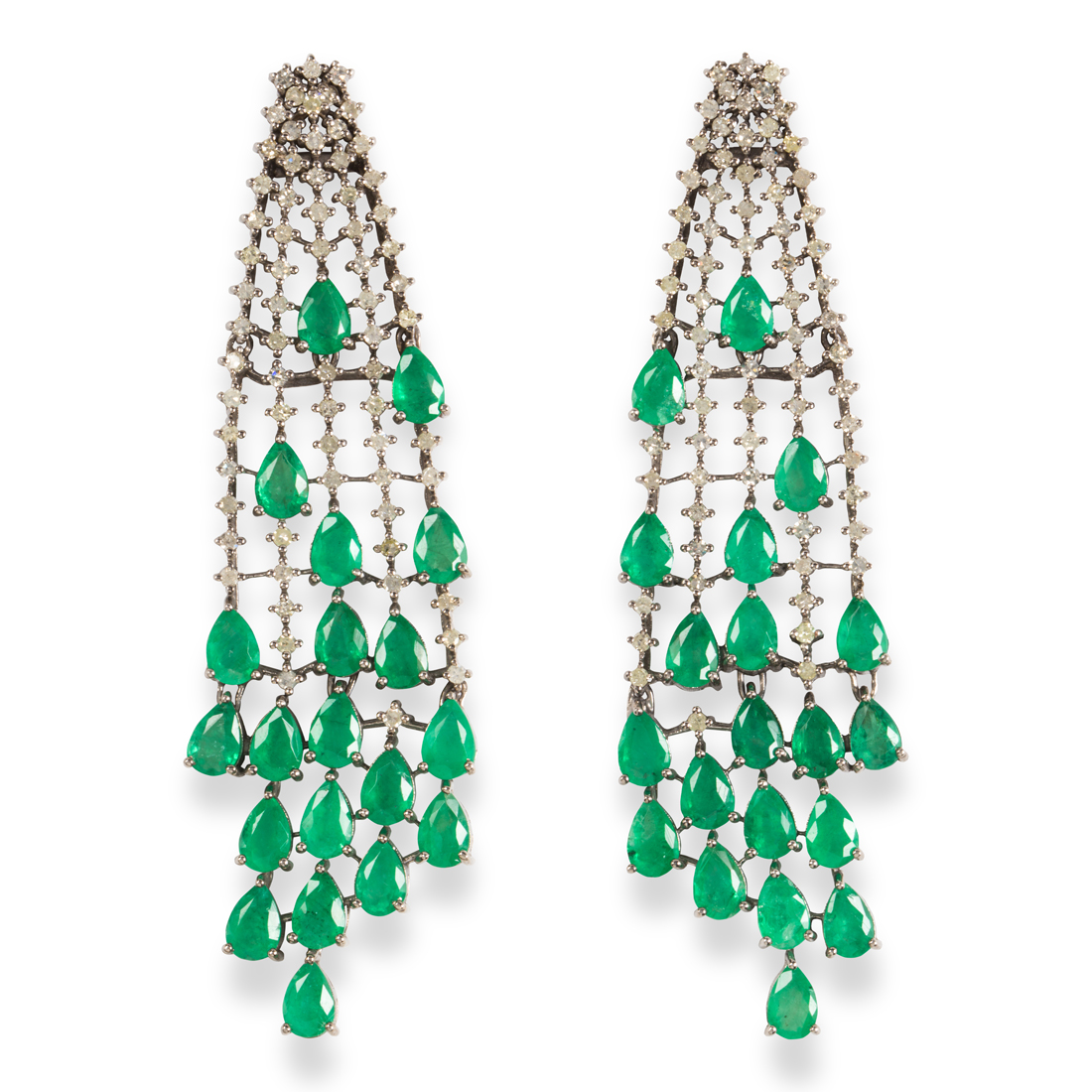A PAIR OF EMERALD AND DIAMOND EARRINGS 3a1ff0