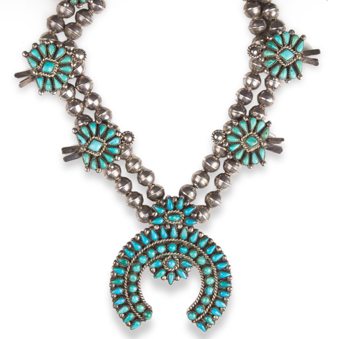 A TURQUOISE AND SILVER NECKLACE 3a205c