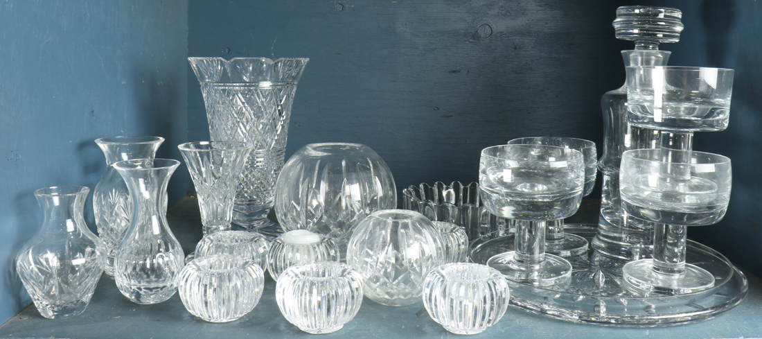 ONE SHELF OF CRYSTAL AND GLASS 3a217b