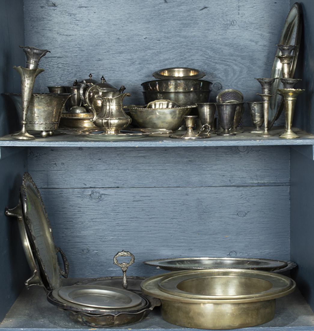 TWO SHELVES OF MAINLY SILVER PLATE 3a2172