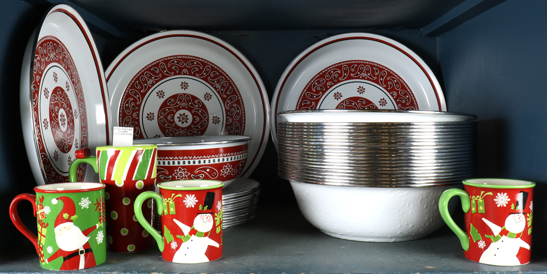 SHELF OF MODERN GRANITE WARE PLATTERS,