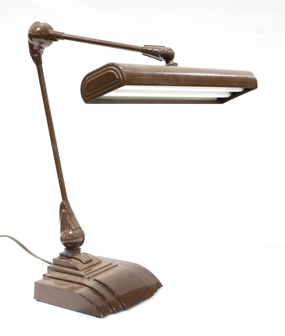 A MID CENTURY FLEXO METAL DESK LAMP