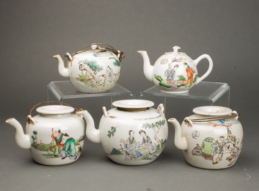  LOT OF 5 CHINESE ENAMELED TEAPOTS 3a21e7