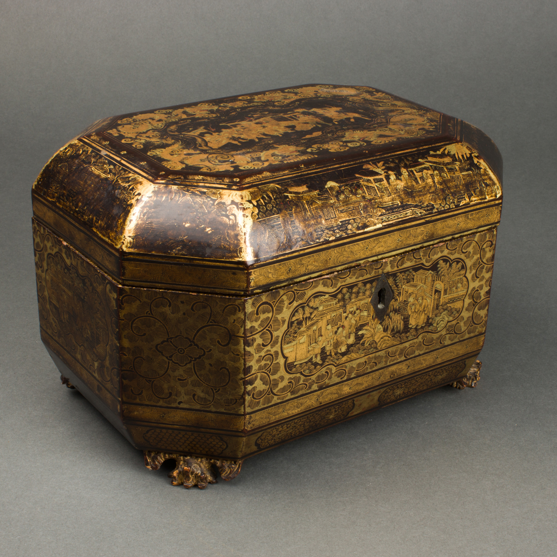CHINESE GILT LACQUERED BOX WITH 3a21fc