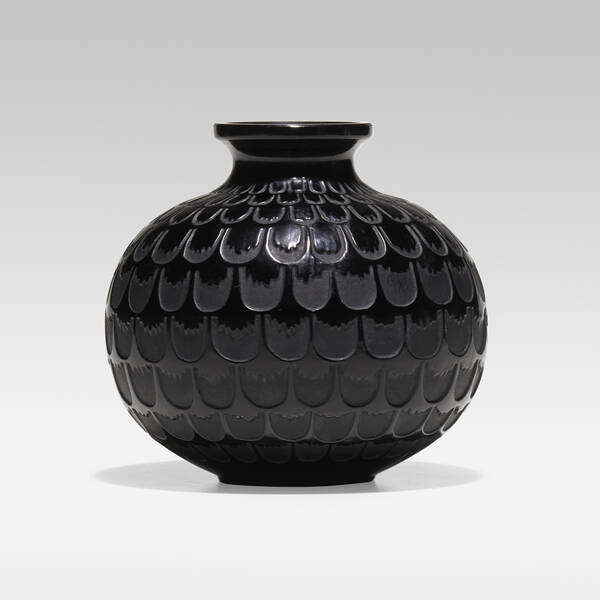René Lalique. Grenade vase. c.