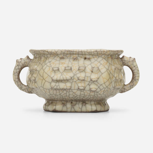 Chinese. Ge-type censer. crackle