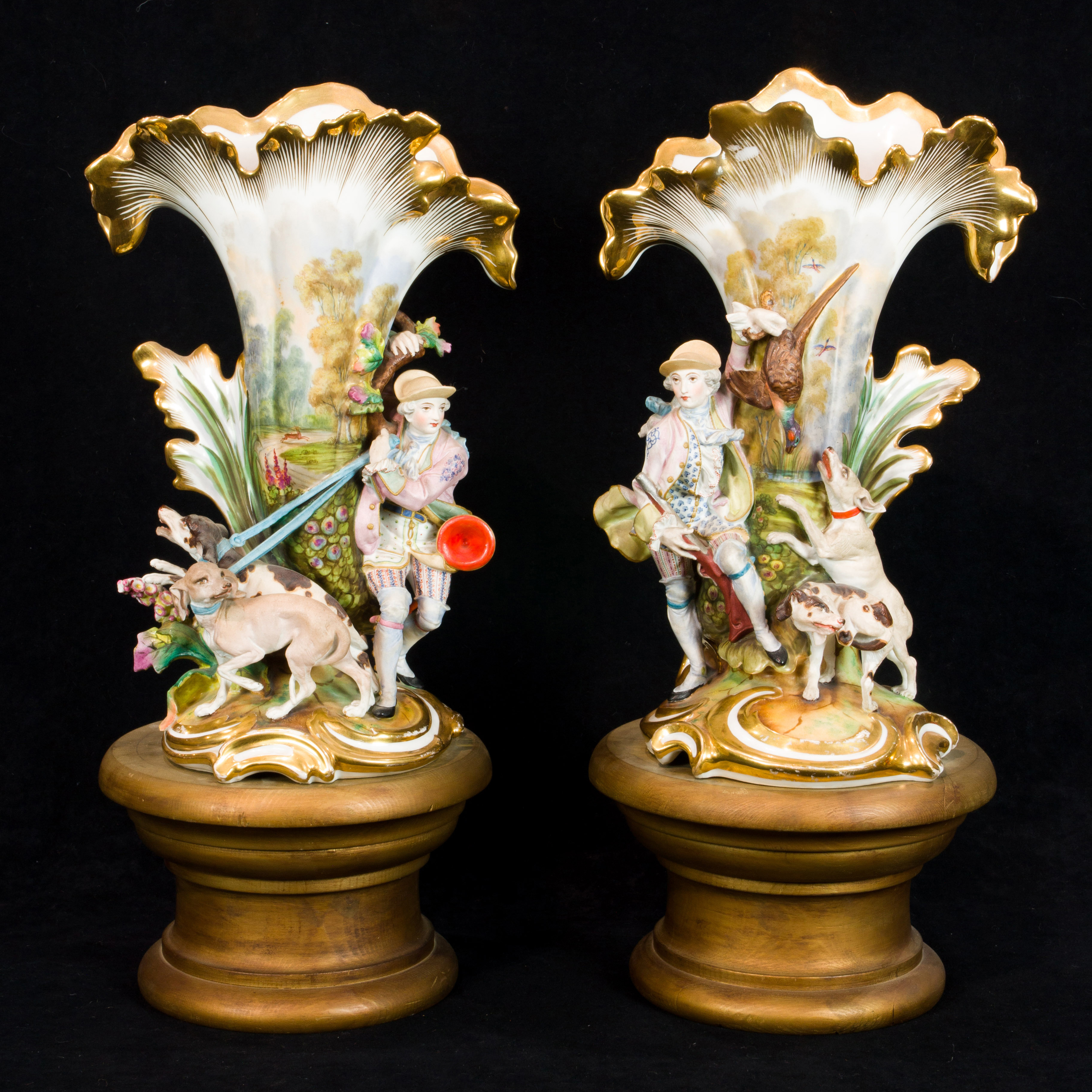 A PAIR OF PARIS PORCELAIN FIGURAL MANTEL