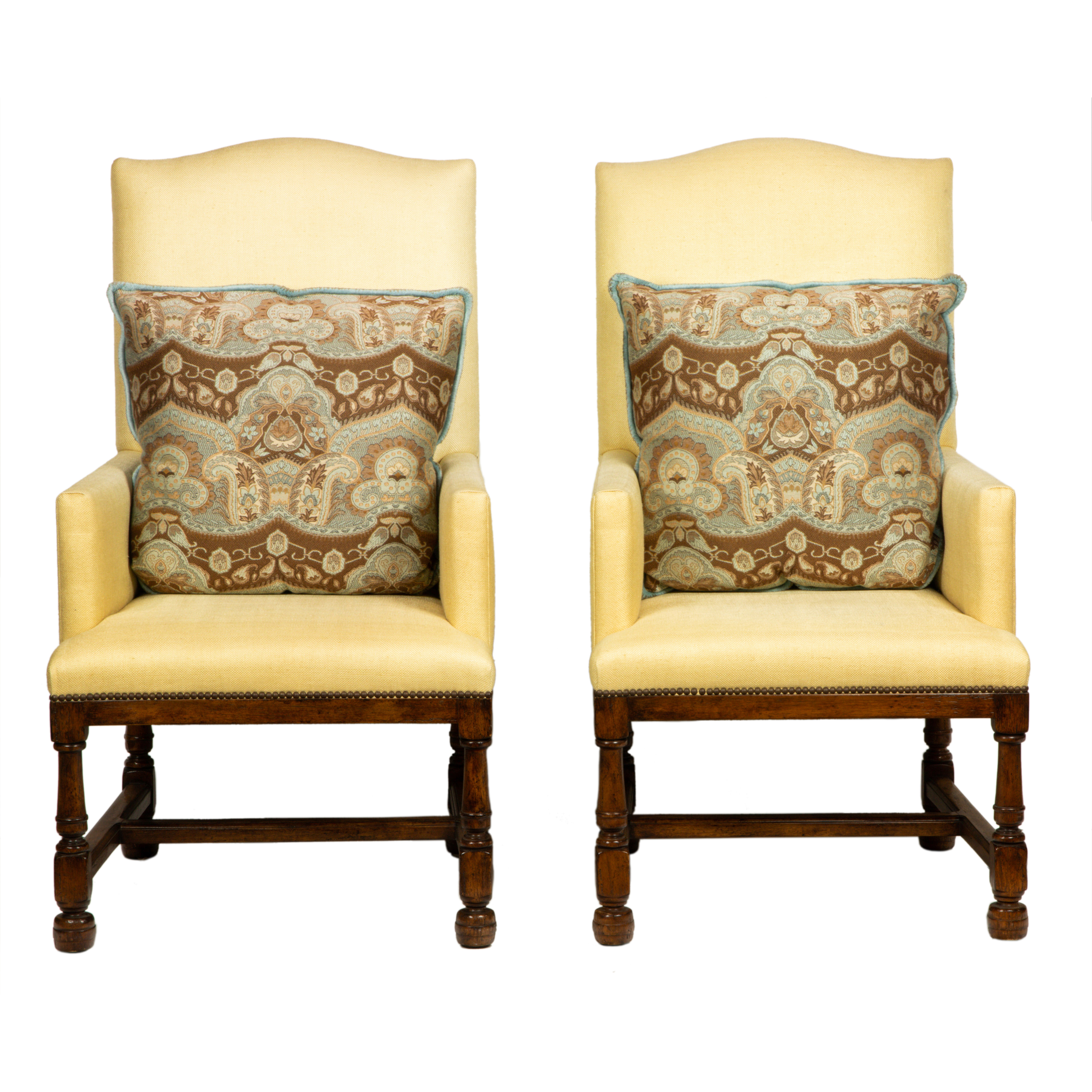A PAIR OF CLASSICAL STYLE LOUNGE