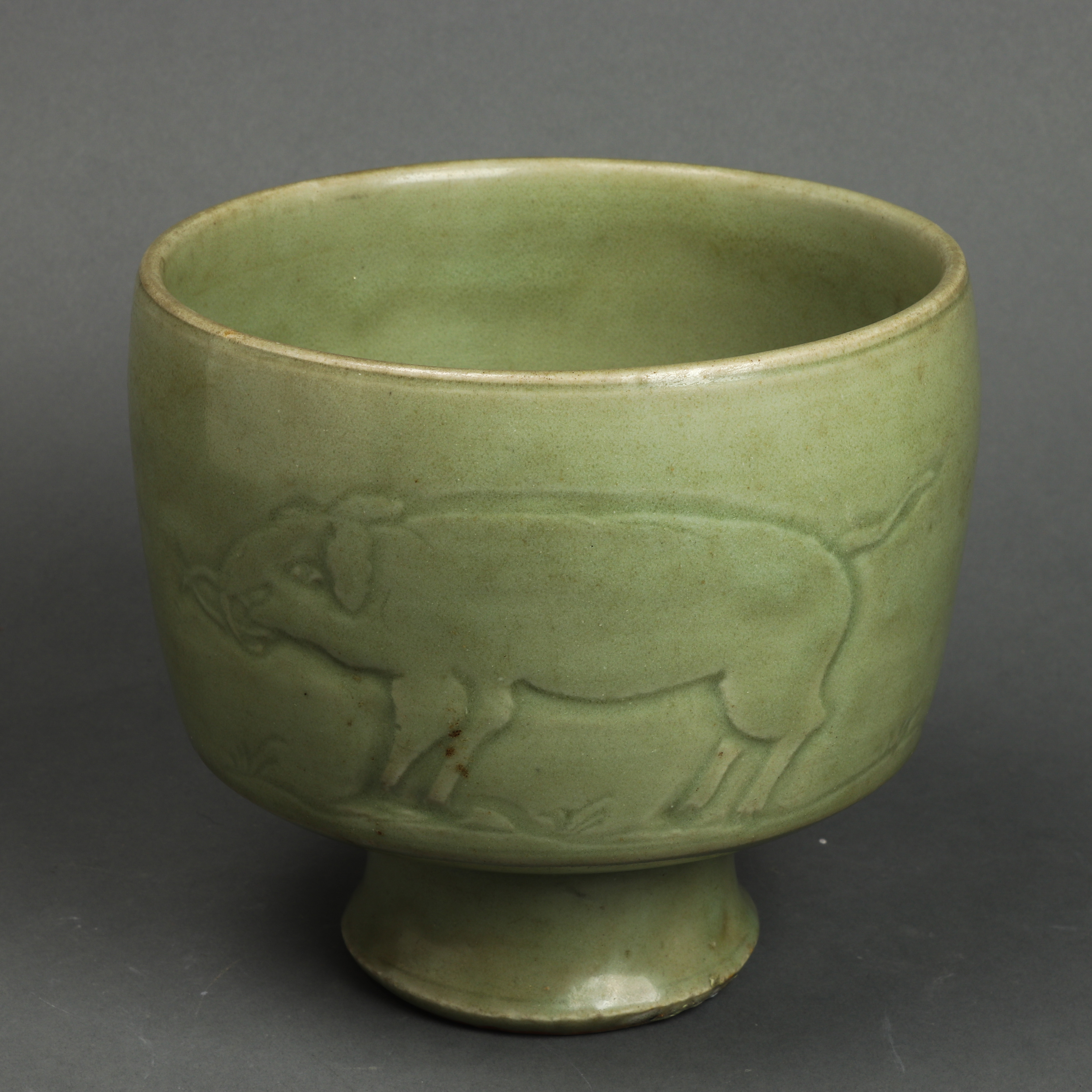 CHINESE LONGQUAN CELADON FOOTED 3a3556