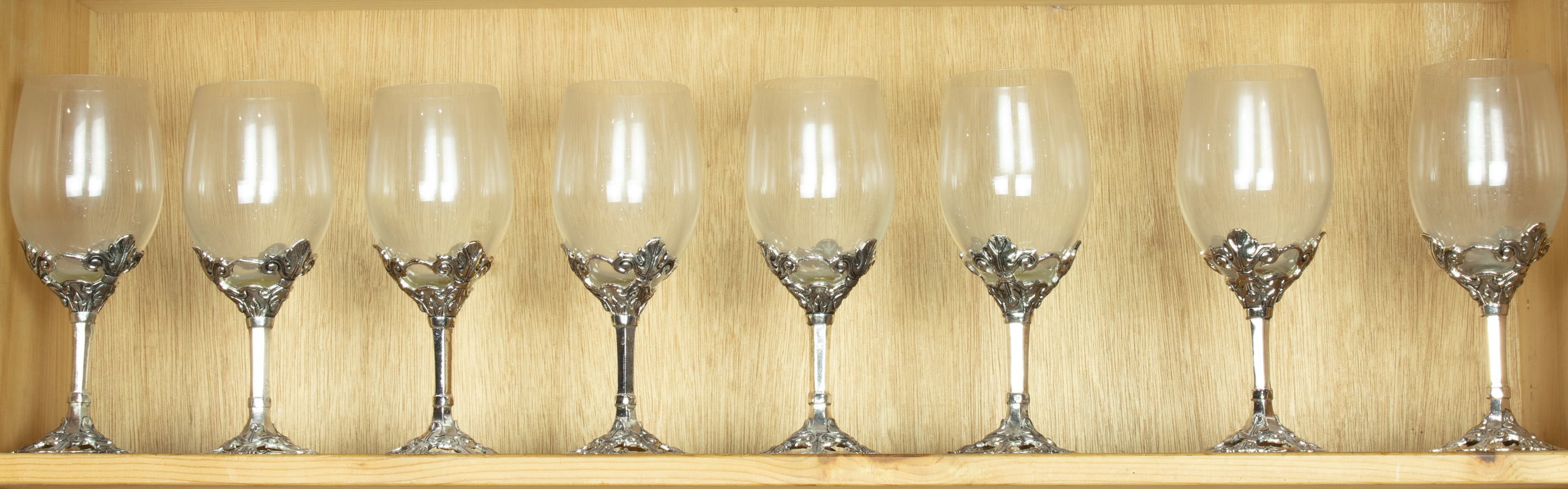  LOT OF 8 ARTHUR COURT WINE GLASSES 3a3695