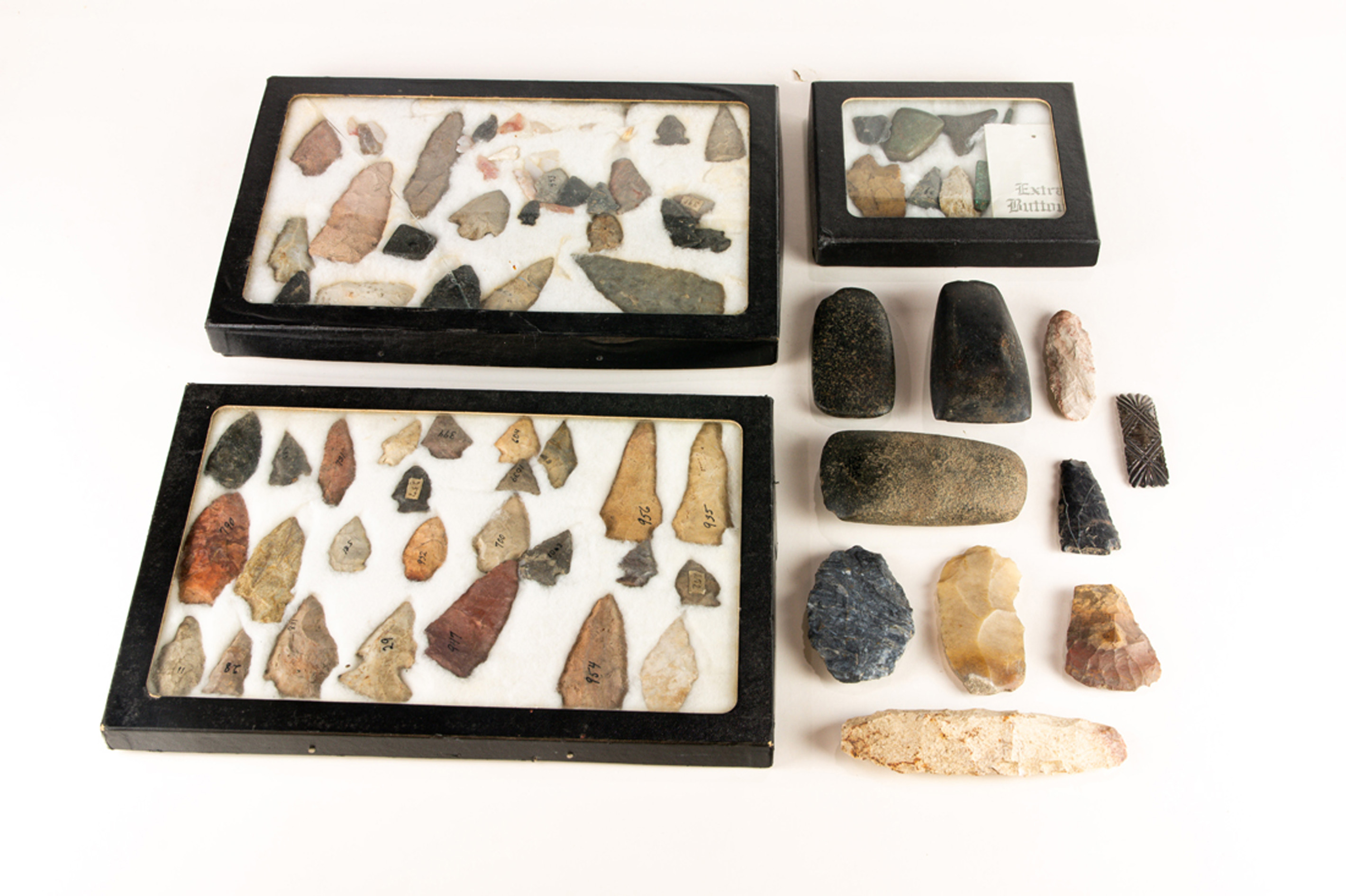 COLLECTION OF MAINLY ARROWHEADS 3a36dc