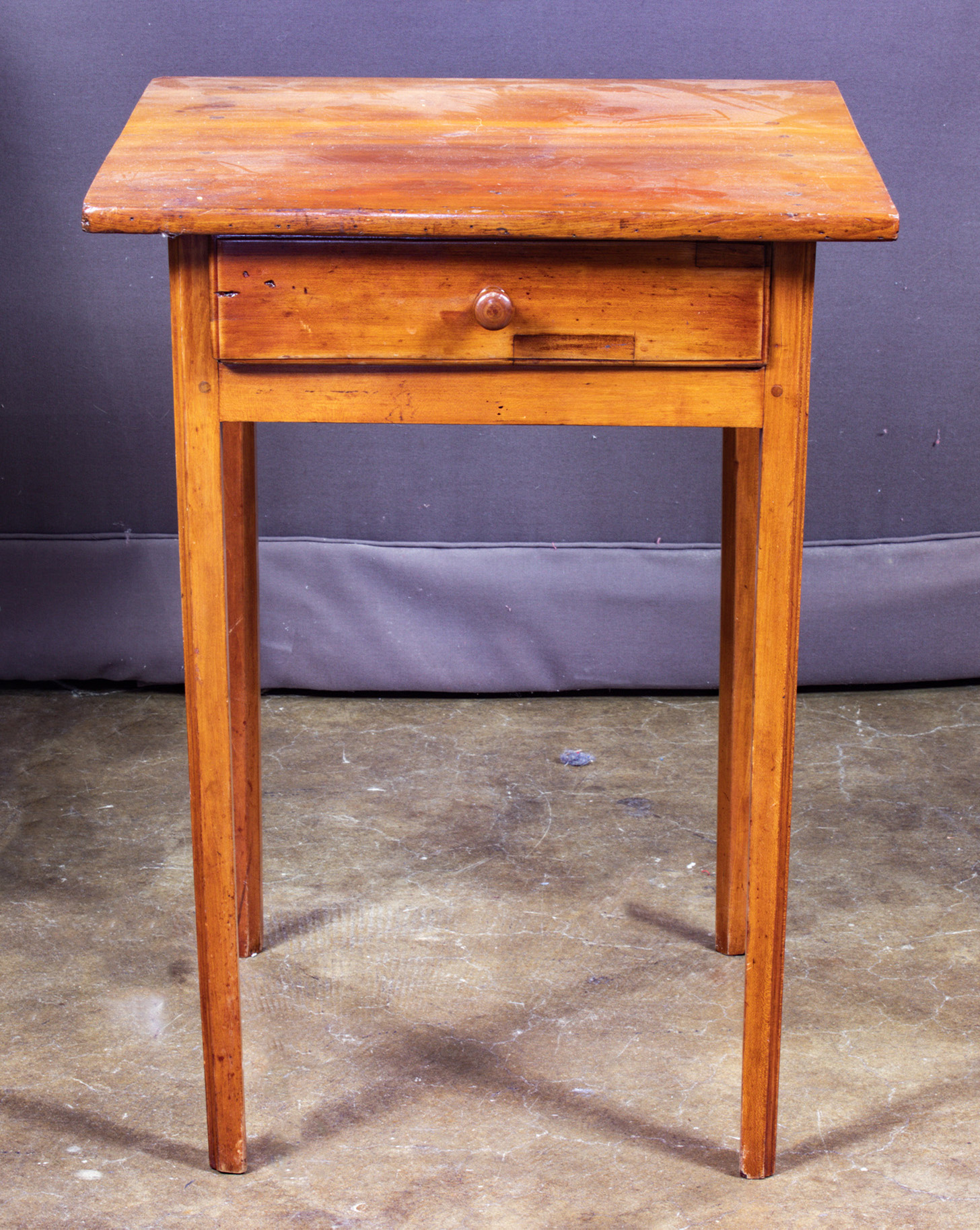 A FEDERAL SINGLE DRAWER WORK TABLE