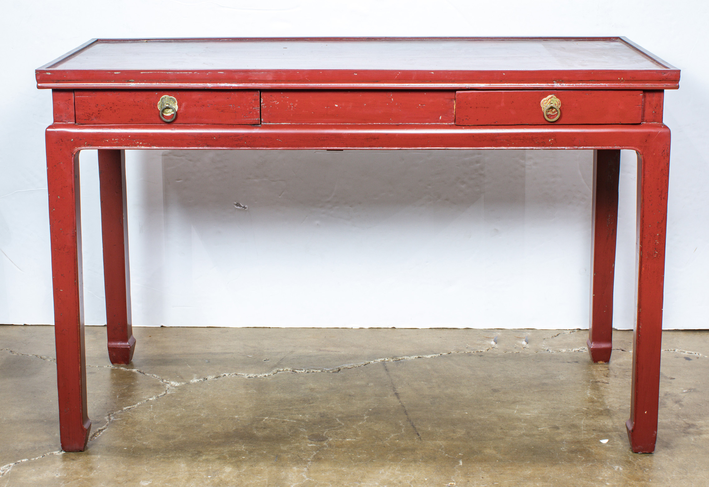 CHINESE STYLE RED LAQUERED CONSOLE 3a371d