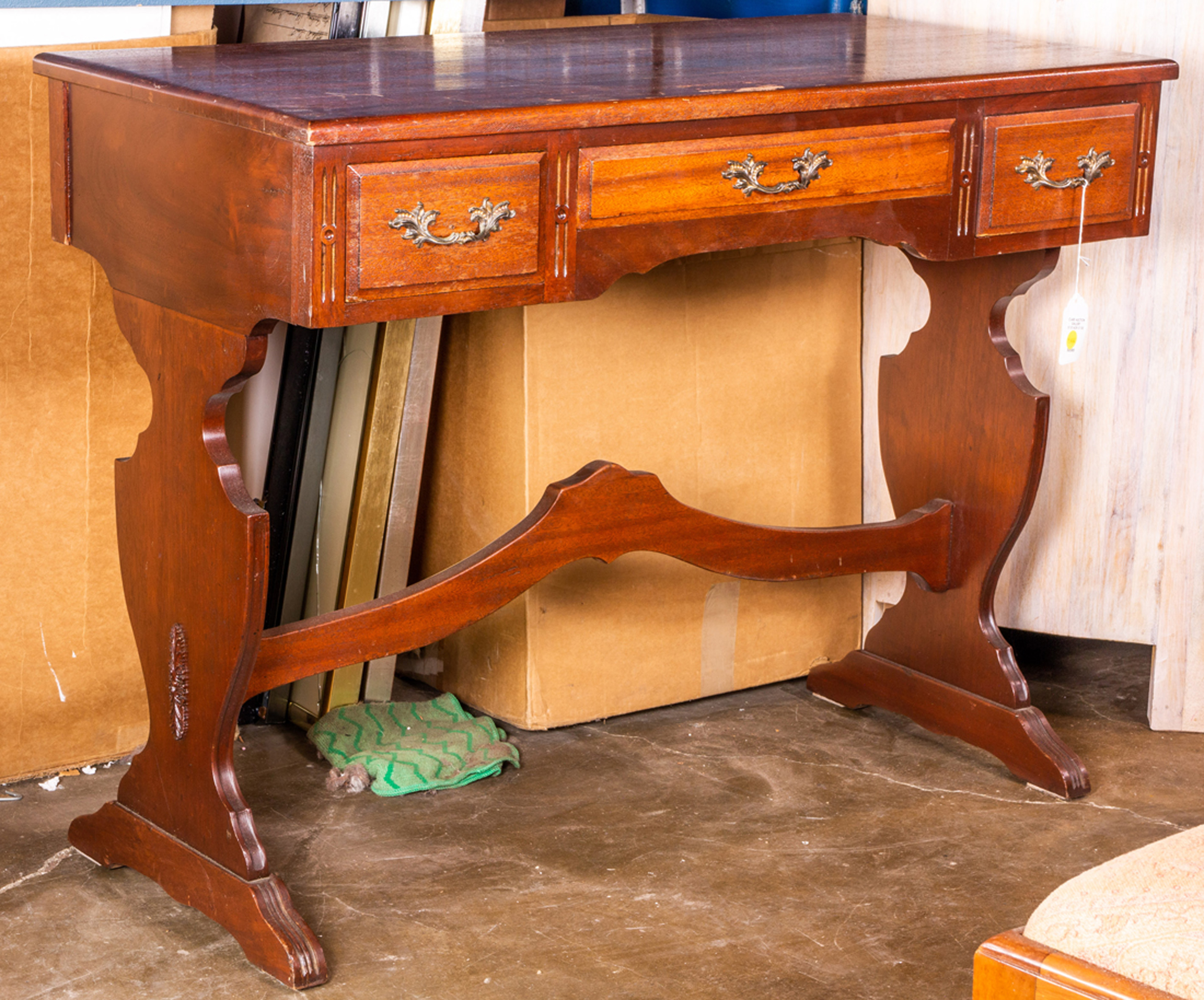 A LATE VICTORIAN MAHOGANY LADIES WRITING