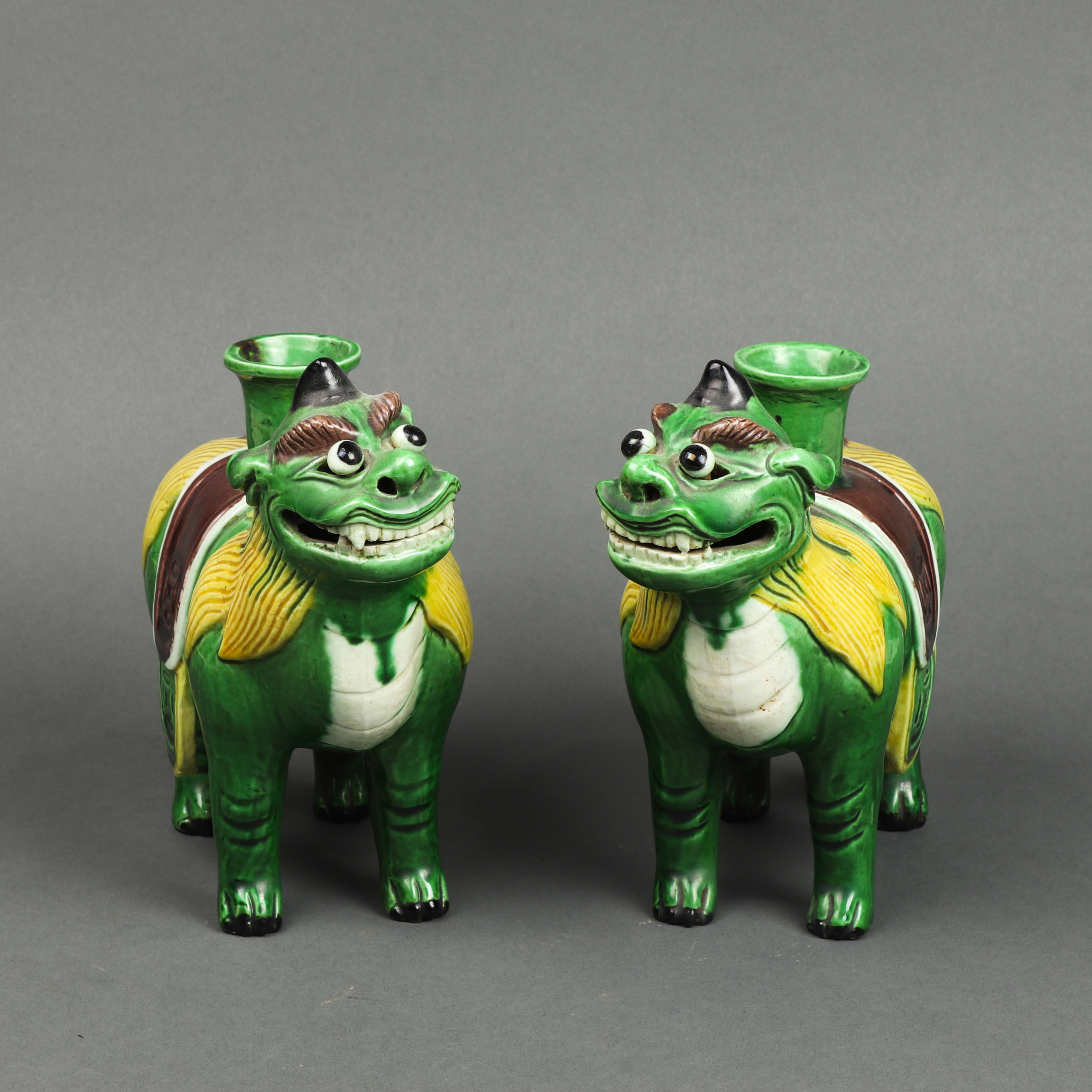 PAIR OF CHINESE SANCAI GLAZED CANDLE 3a376b