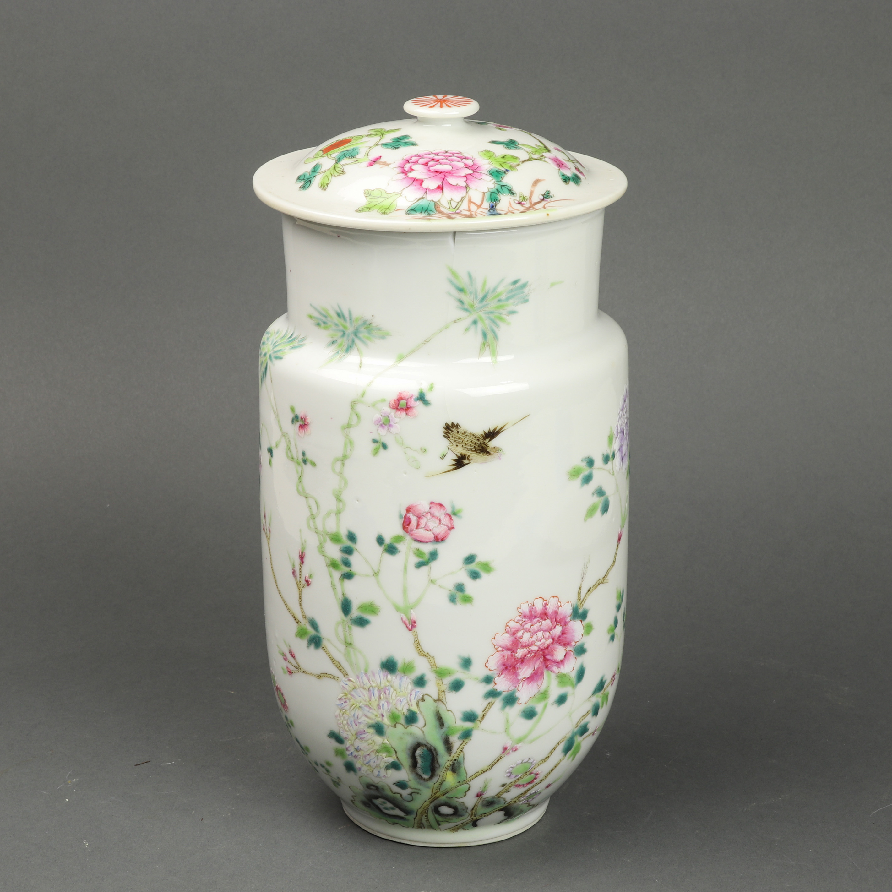 CHINESE FAMILLE ROSE LIDDED JAR