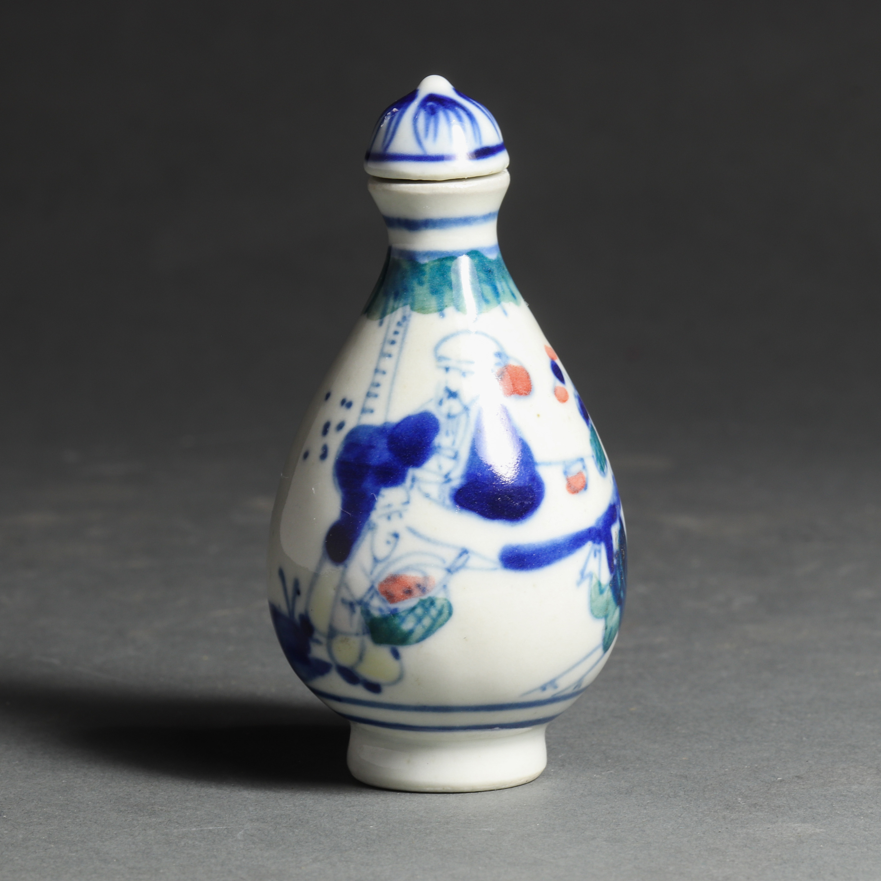 CHINESE BLUE AND WHITE SNUFF BOTTLE