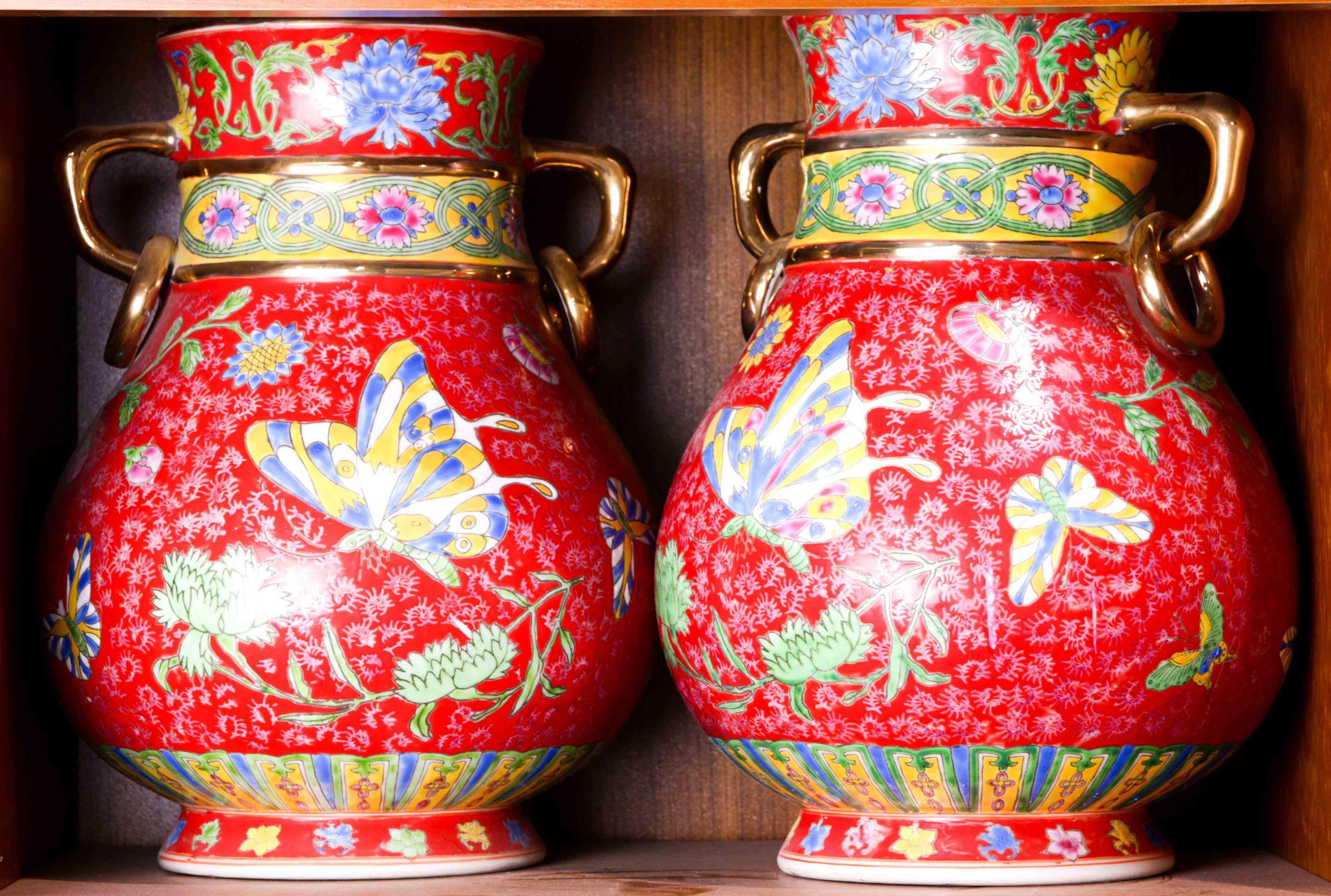 PAIR OF CHINESE FAMILLE ROSE RED 3a37ba