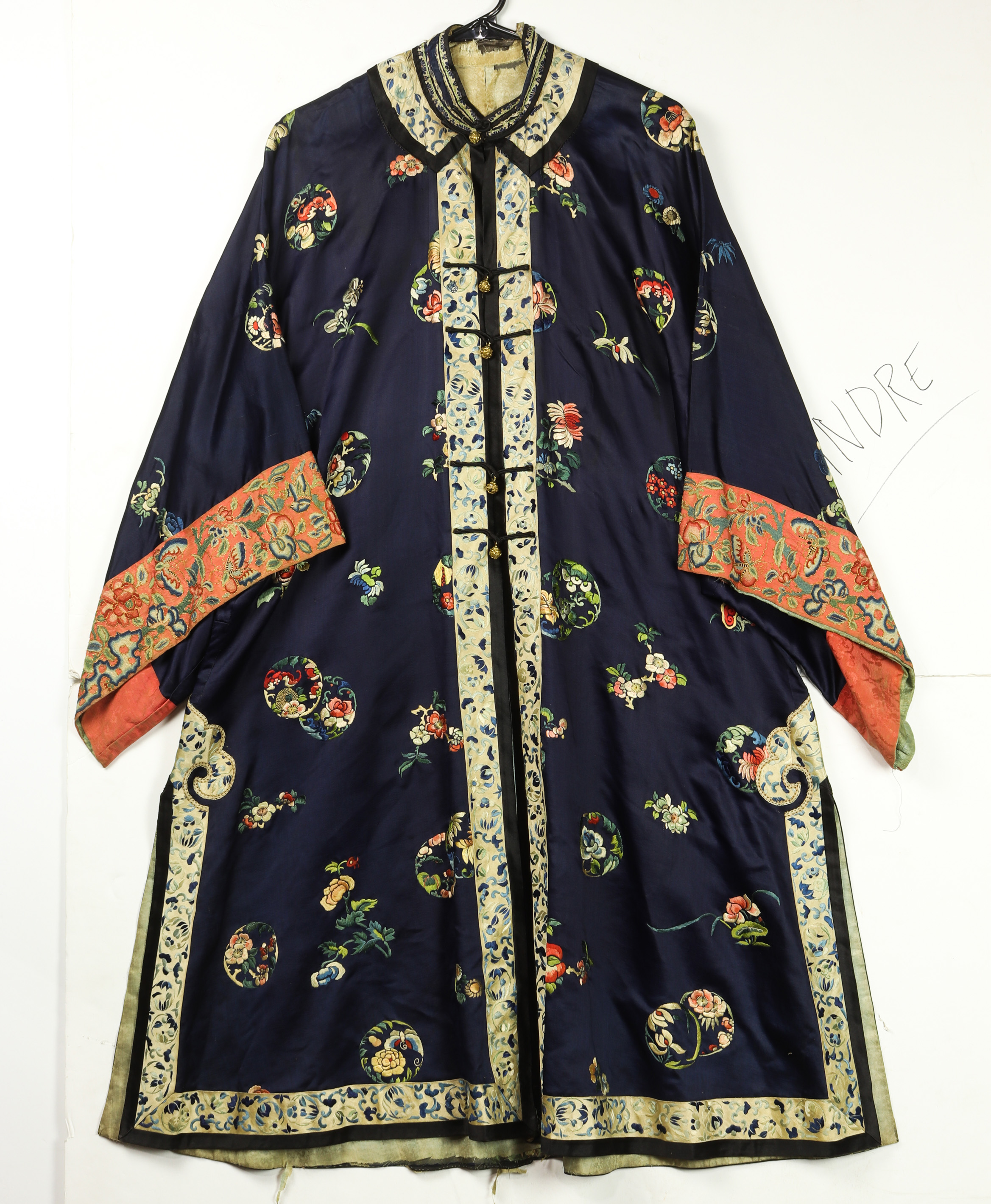 CHINESE EMBROIDERED SILK LADY S 3a3818