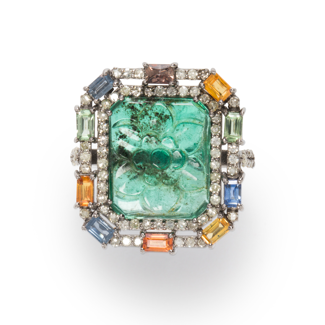 AN EMERALD COLORED SAPPHIRE AND 3a382c