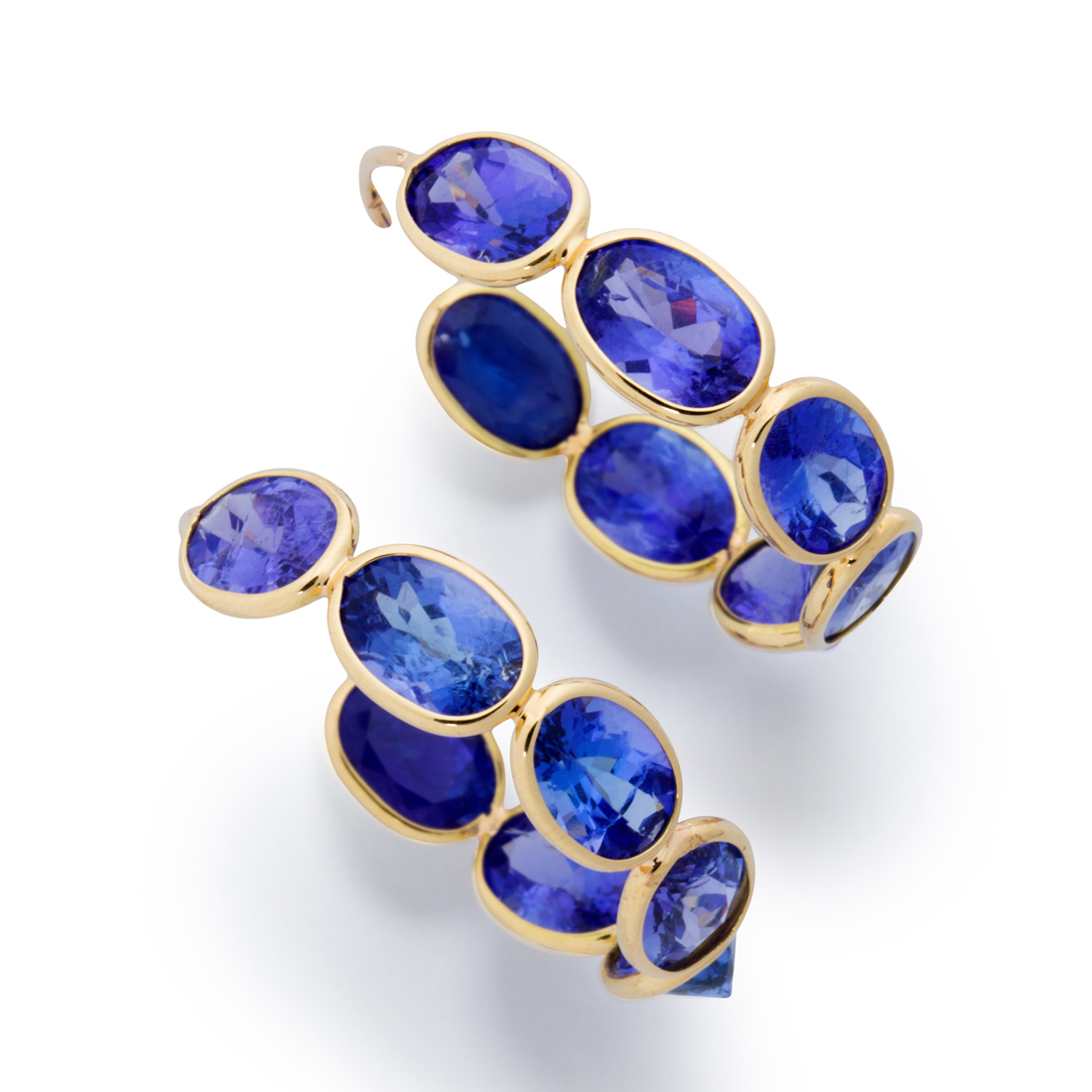 A PAIR OF TANZANITE AND EIGHTEEN